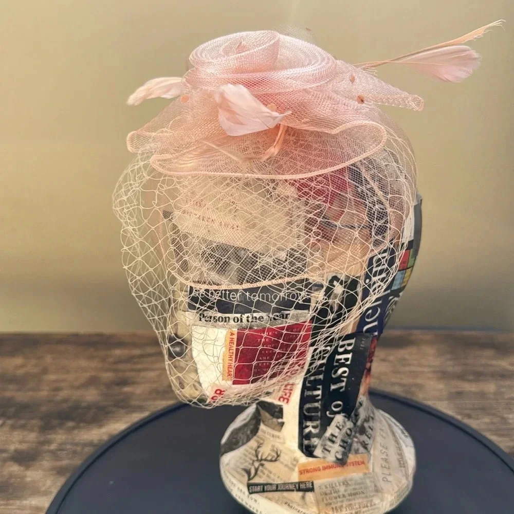 Vintage hat pink / peach color clip on - Picture 1 of 10